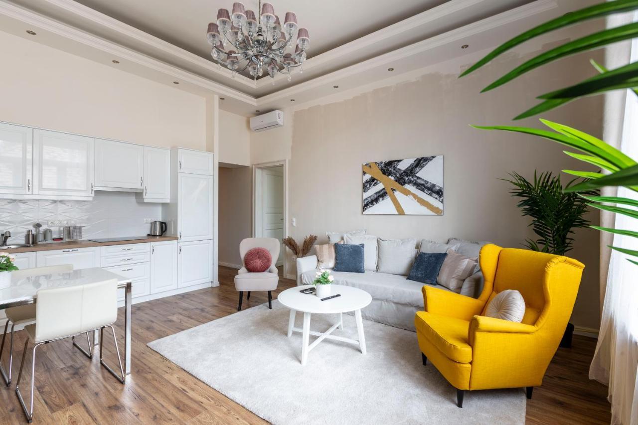 Luxurious Central Apartment In Liszt Ferenc Square Budapesta Exterior foto