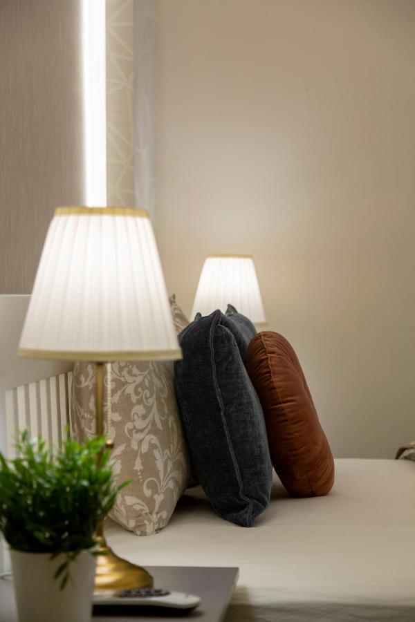 Luxurious Central Apartment In Liszt Ferenc Square Budapesta Exterior foto