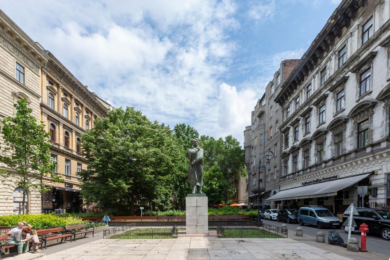 Luxurious Central Apartment In Liszt Ferenc Square Budapesta Exterior foto