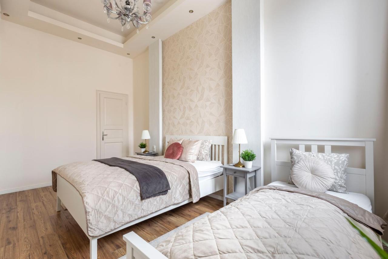Luxurious Central Apartment In Liszt Ferenc Square Budapesta Exterior foto