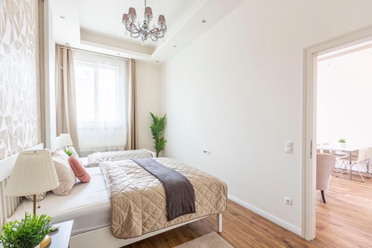 Luxurious Central Apartment In Liszt Ferenc Square Budapesta Exterior foto